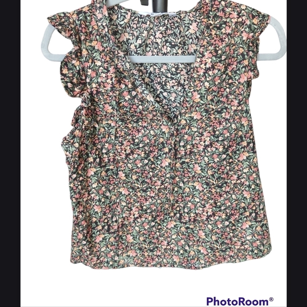 Steve Madden floral ruffle sleeve top.
